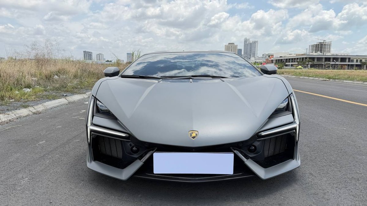 2025年兰博基尼Revuelto准新车转让 600公里哑光灰