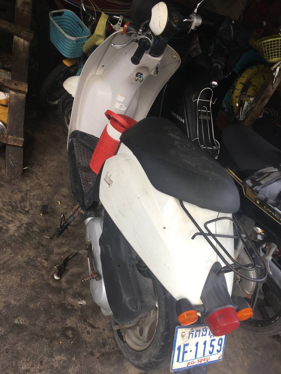 西港地区转让一辆本田50CC踏板车，售价$278