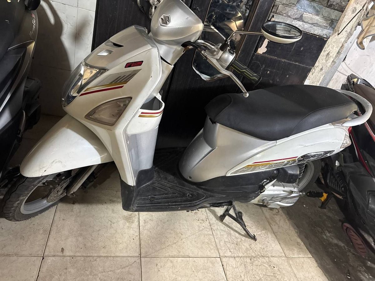 西港急售一辆铃木踏板摩托车，车况良好，价格$550，支持看车议价，交易方式为自取