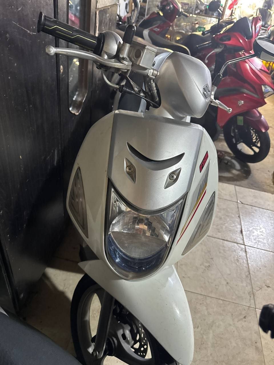 西港急售一辆铃木踏板摩托车，车况良好，价格$550，支持看车议价，交易方式为自取