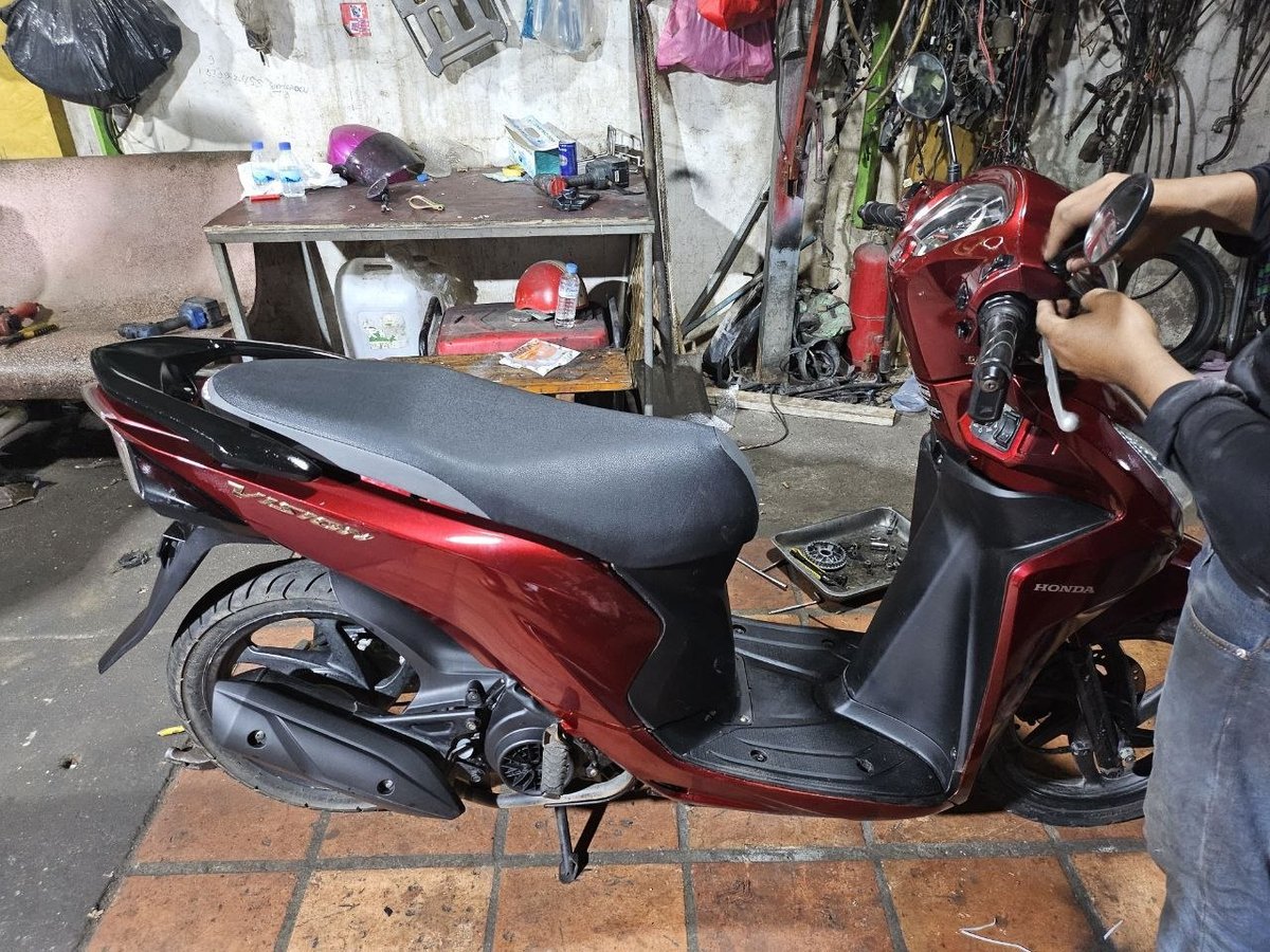 西港本田汽油踏板摩托车转让 售价$680刚完成保养