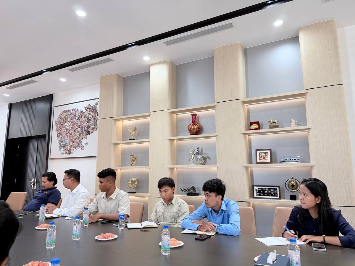 洪玛尼主持柬埔寨青年联合会会议 部署近期工作方向