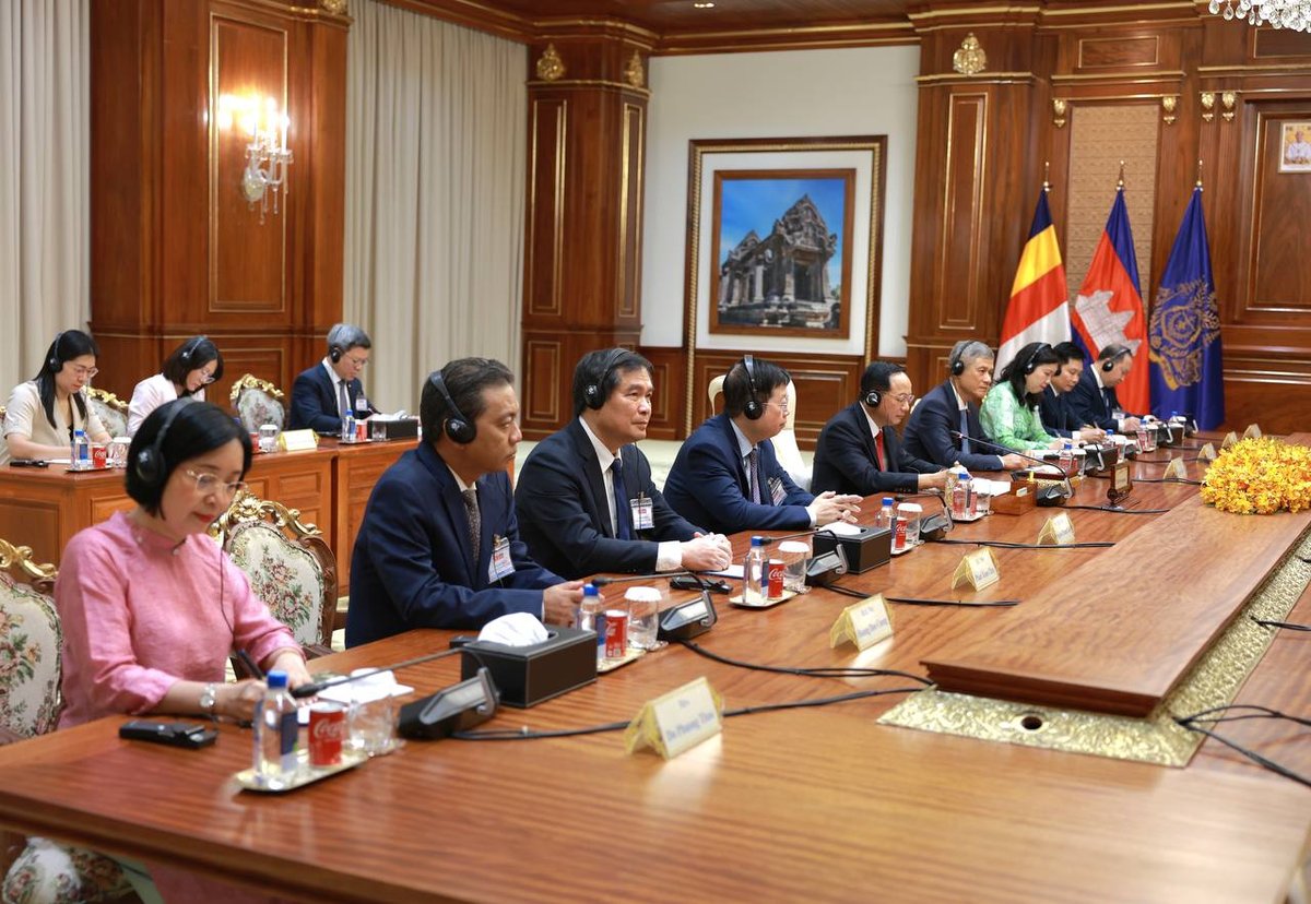 洪森会见越南共产党代表团 双方就党际交流交换意见