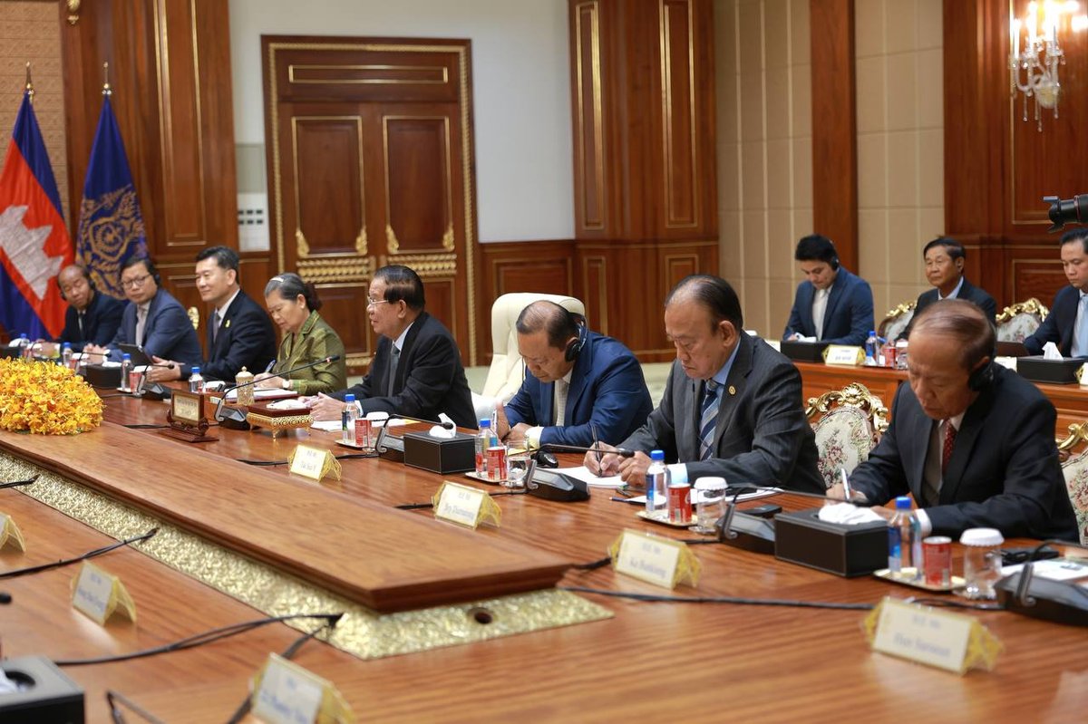 洪森会见越南共产党代表团 双方就党际交流交换意见
