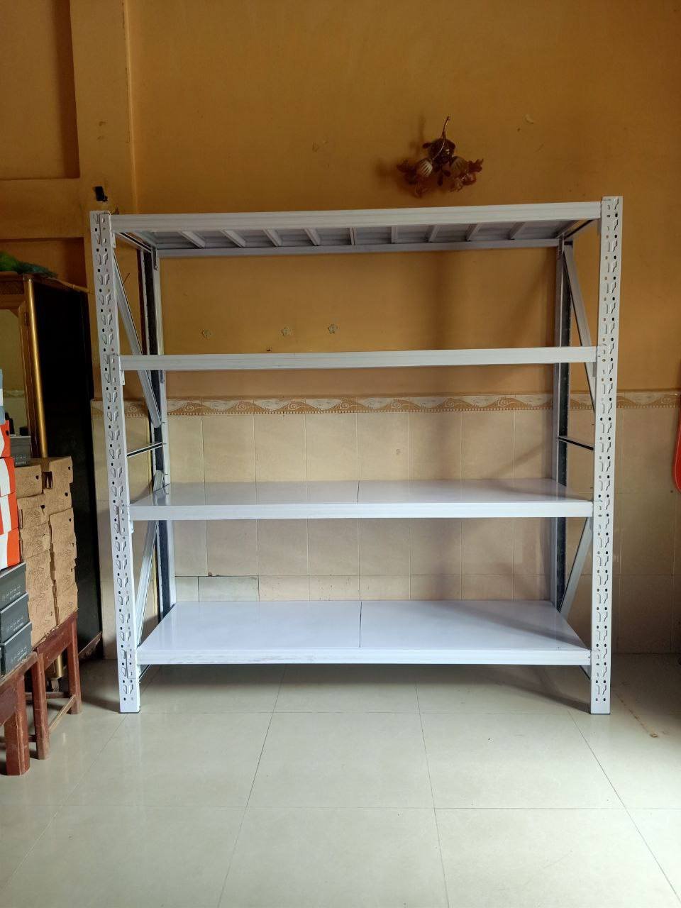 商家供应多规格仓储货架,尺寸为200x60x200cm,承重能力分为250kg、