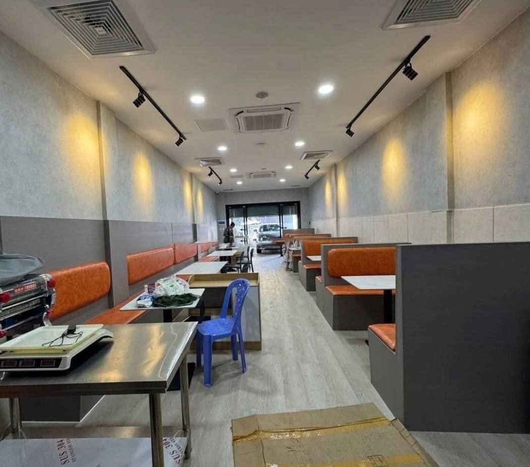 BKK区域临街商铺招租,土地面积4x27米,建筑面积4x19米,含3房4卫