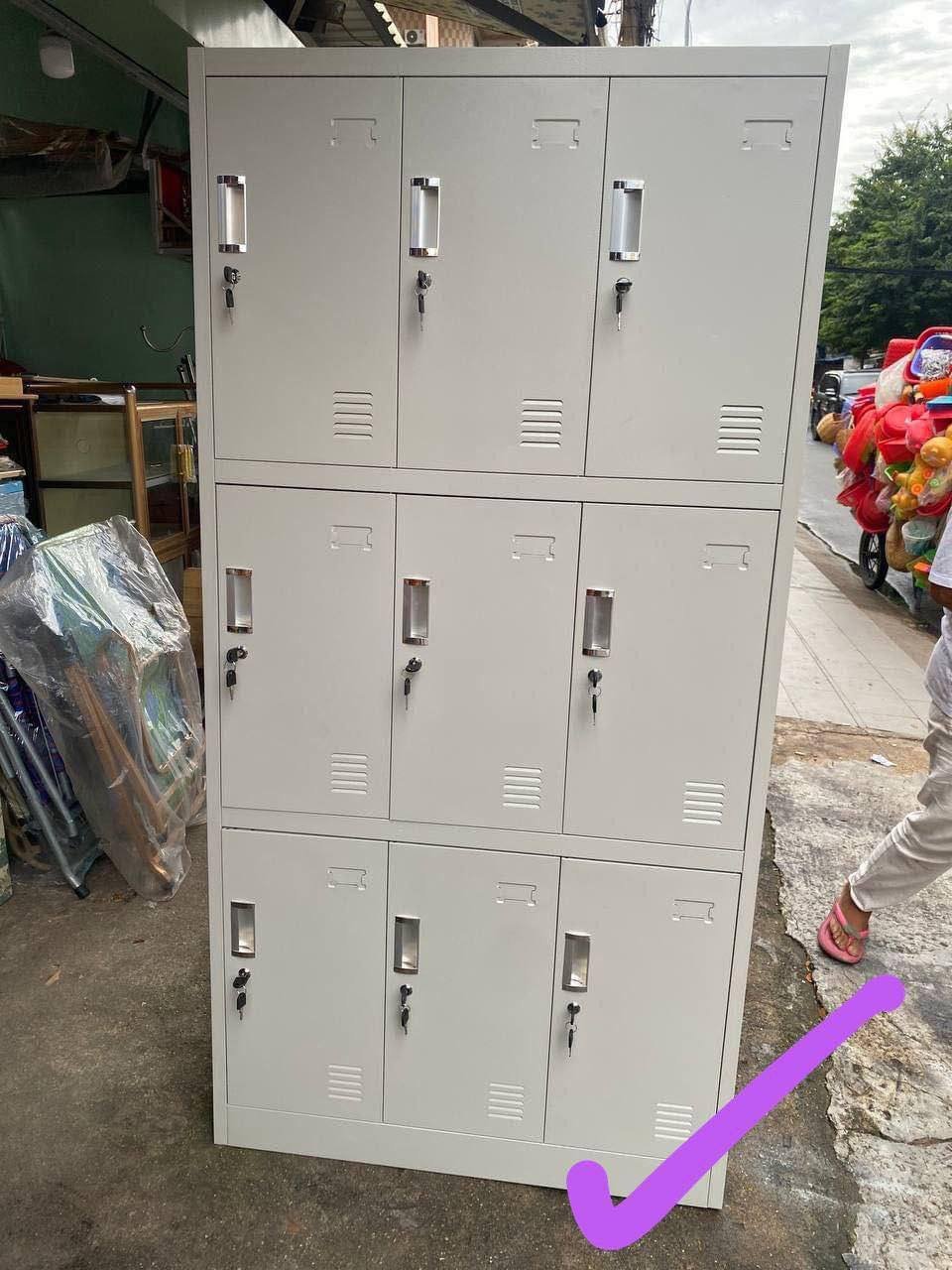 供应多规格办公储物柜,从3门到24格不等,价格区间为$100-$145