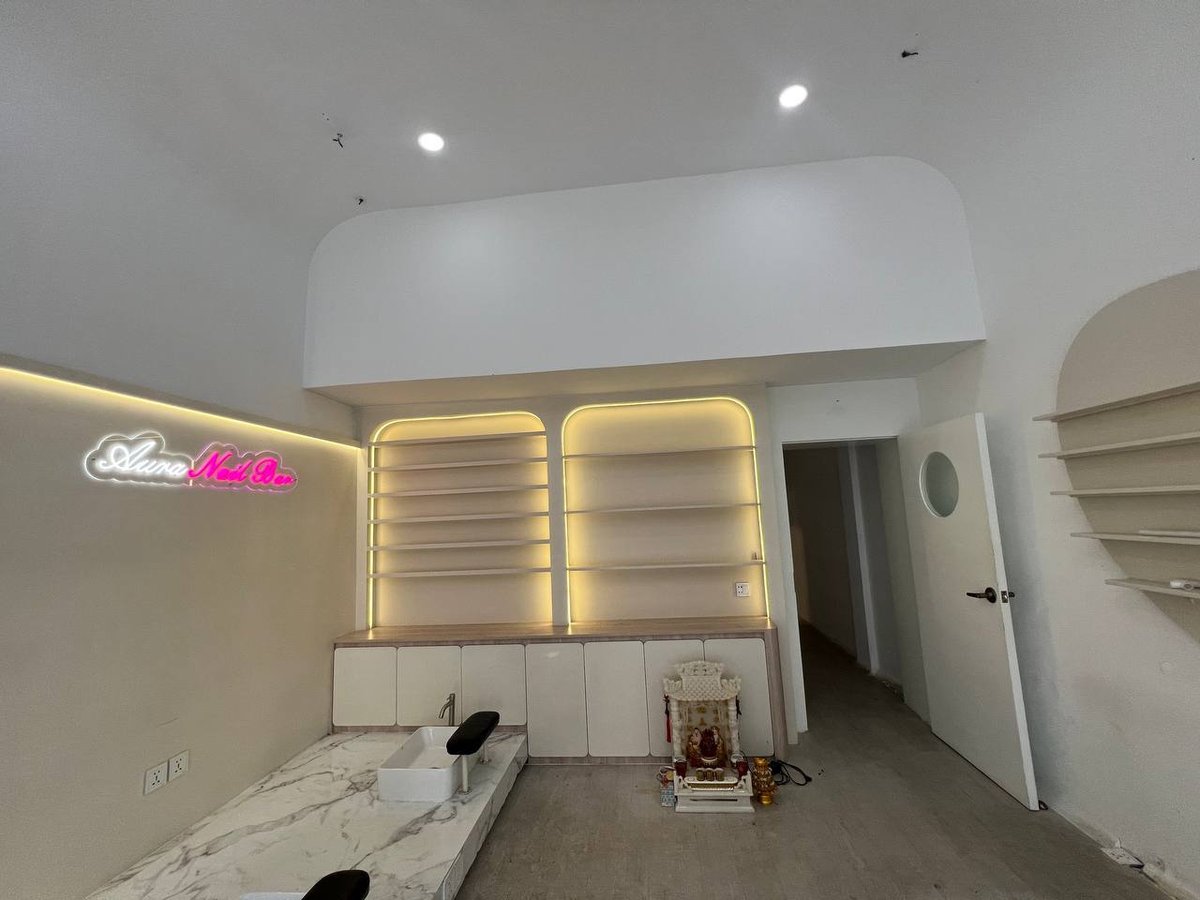 BKK1核心地段临街商铺招租,底层空间,适合开设零售店或小型办公室,交通便利,周