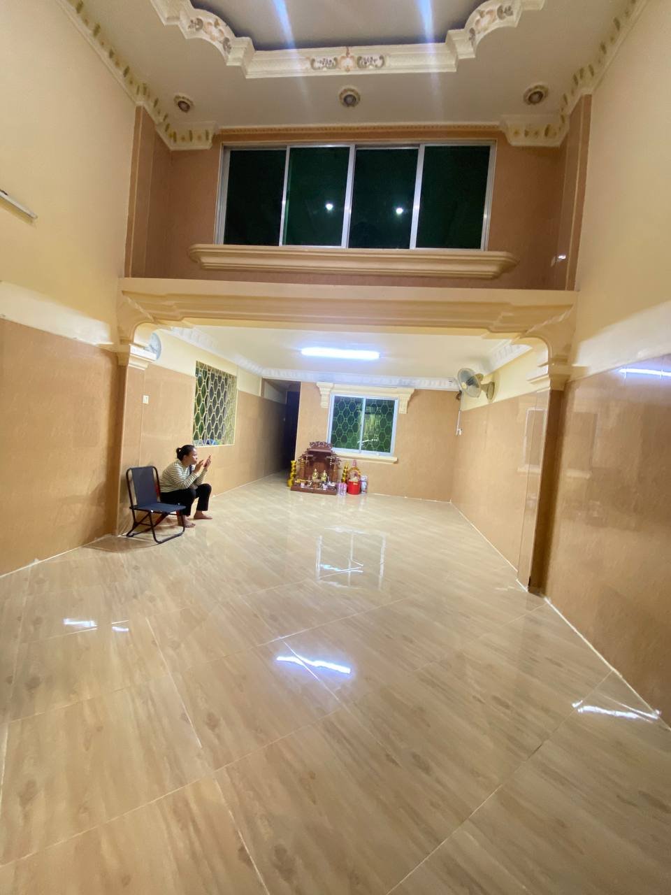 俄罗斯市场商铺招租 月租$850可议 适合办公或咖啡店