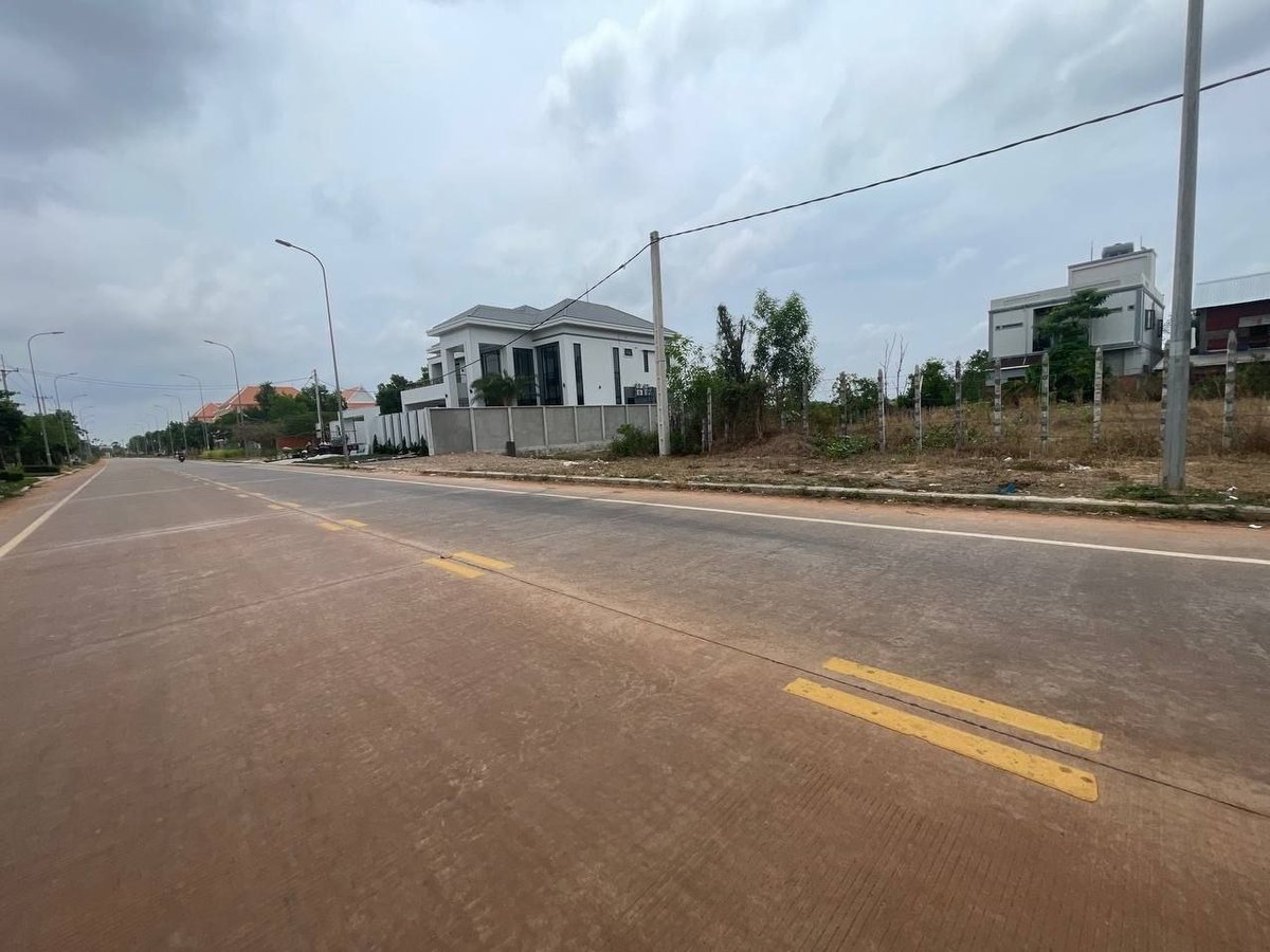 暹粒特拉纳市场附近22米路边地块出售 804平米