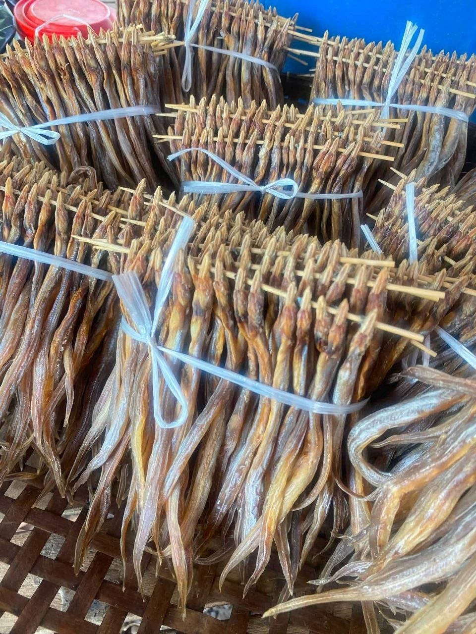 天然季节性鱼干每份3.8万瑞尔 适合下酒配粥