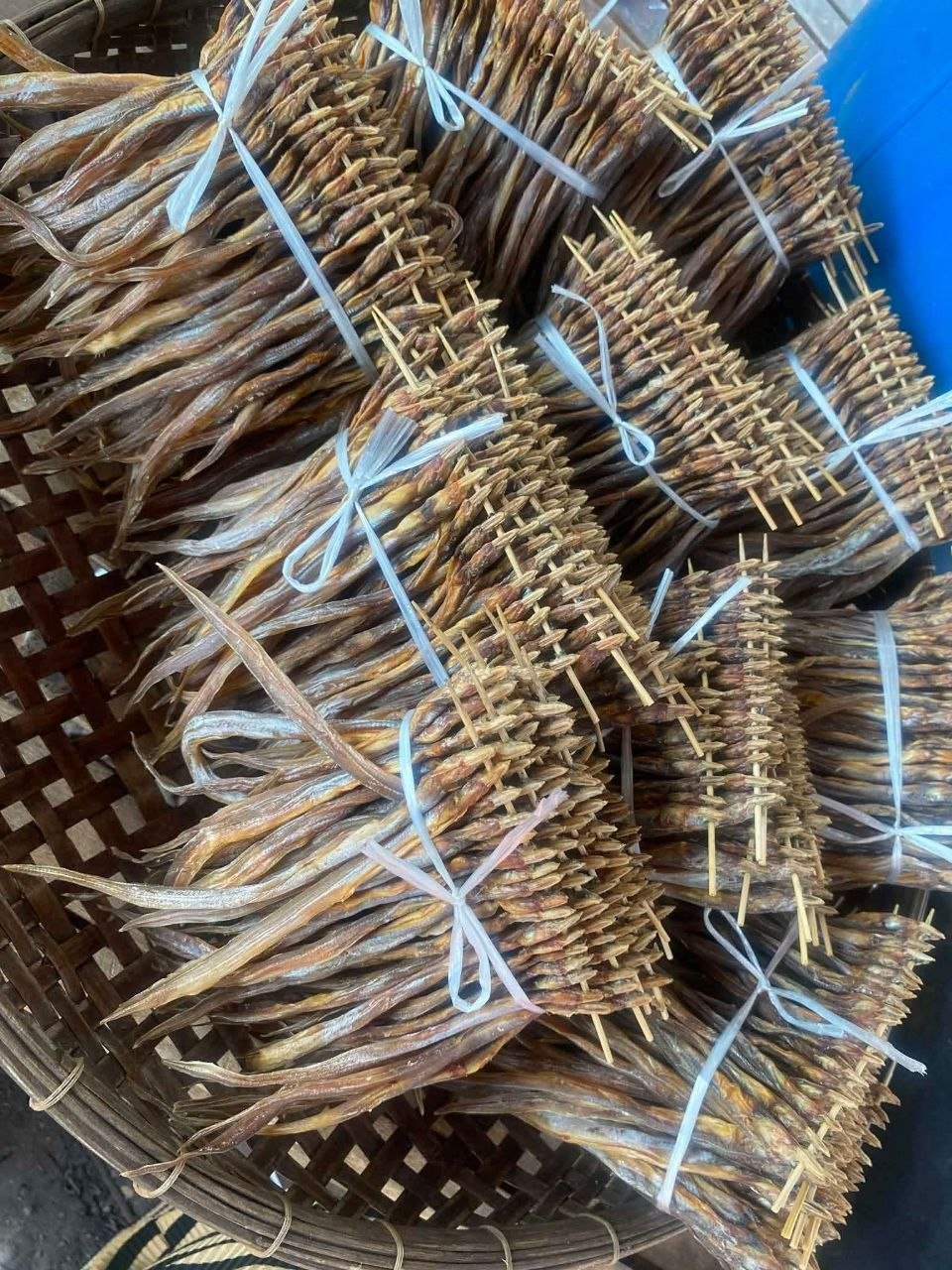 天然季节性鱼干每份3.8万瑞尔 适合下酒配粥