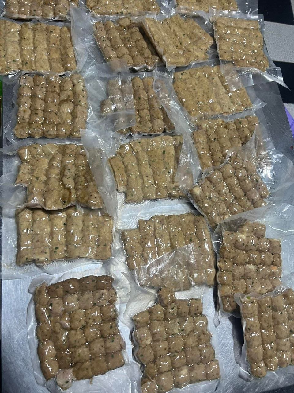 特色小吃单袋3.7万瑞尔 两袋优惠价7万