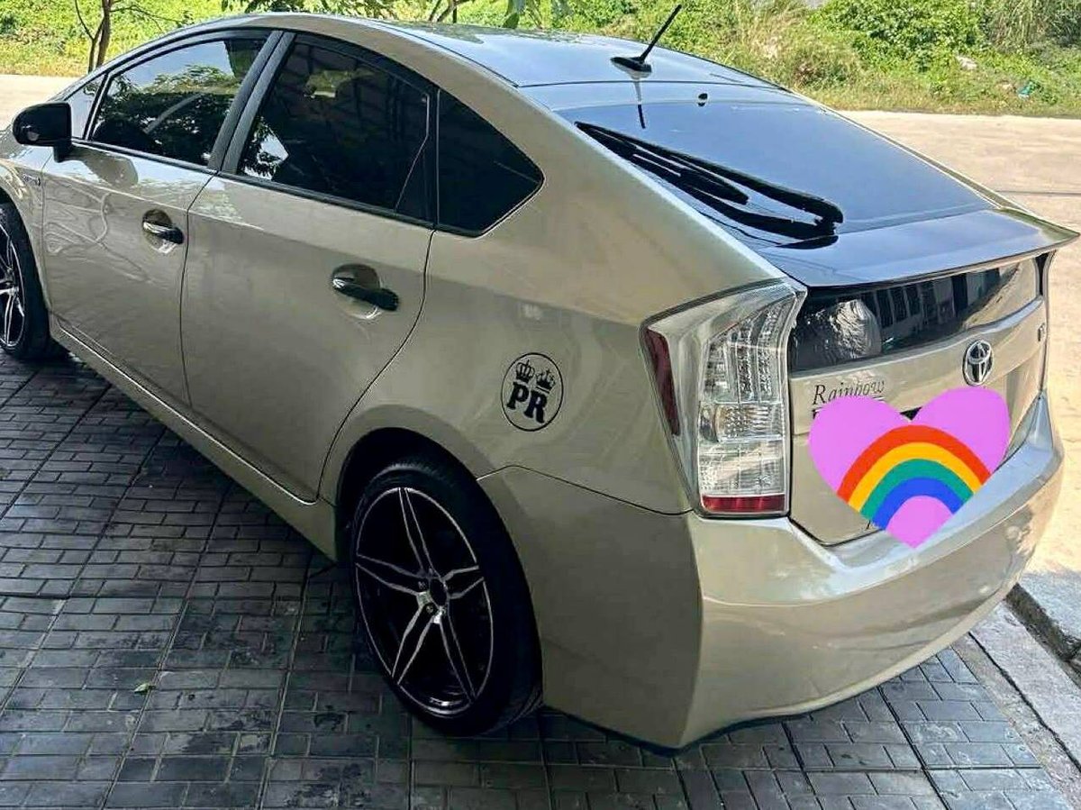 2010年款丰田Prius转让 电池ABS状况良好 售价$13900