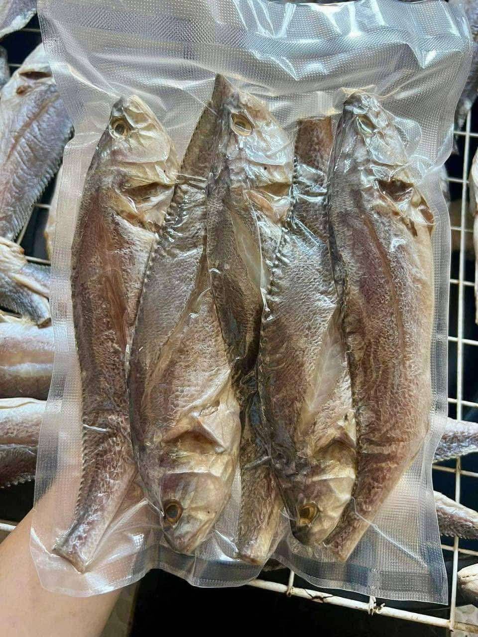 手工腌制小鱼干上市 售价45000瑞尔每公斤