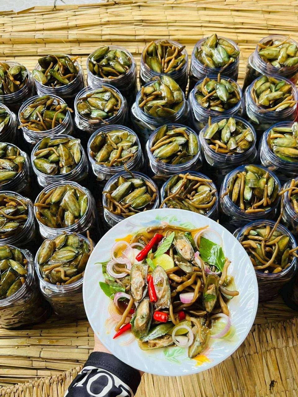 贡布新鲜生蚝上市 肉质肥美清甜 48000瑞尔/公斤