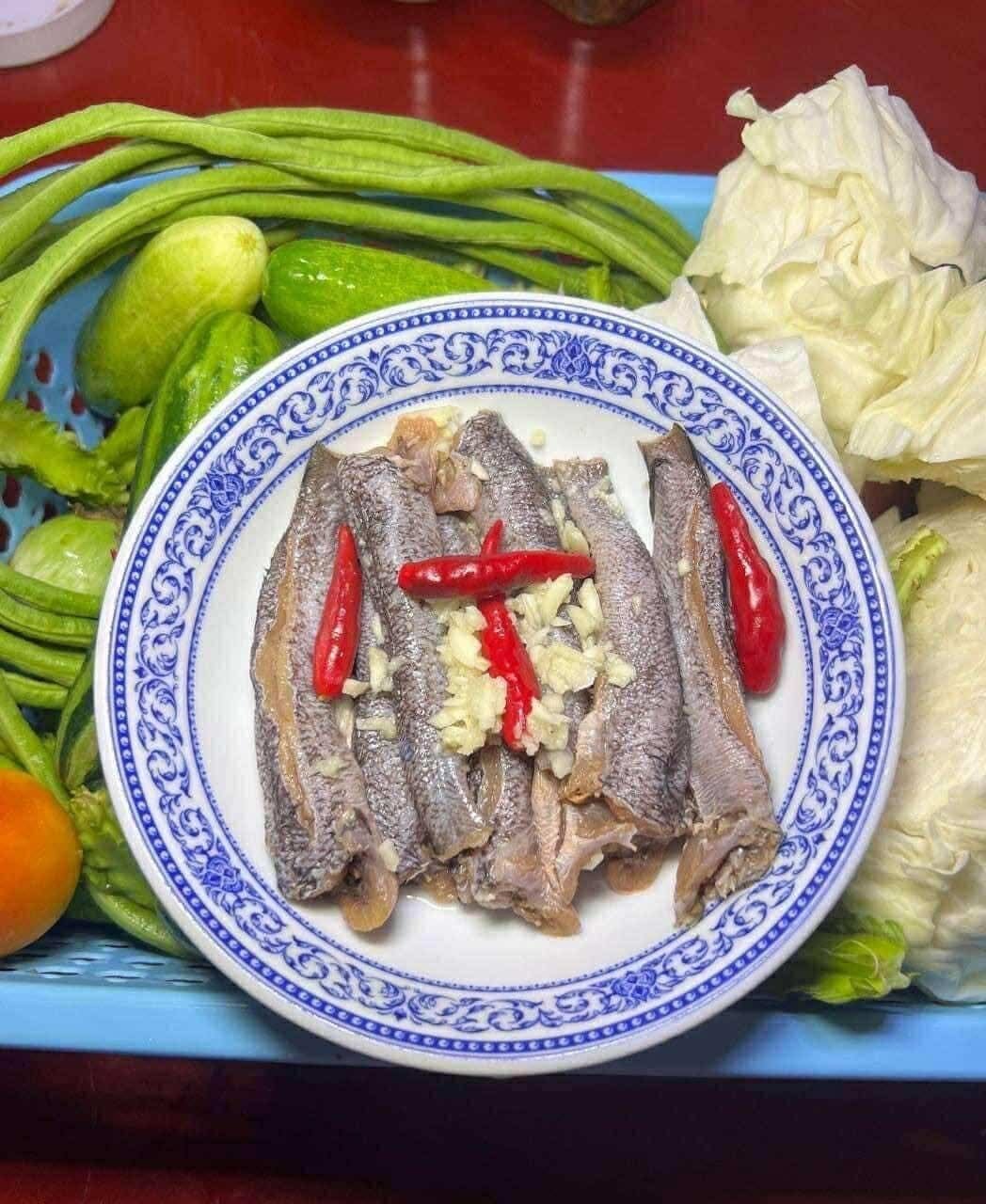 金边天然野生腌鱼售卖 每公斤35000瑞尔 煎烤蒸皆宜