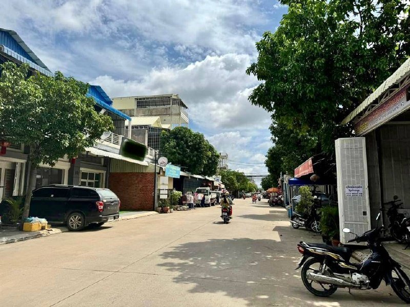 金边甘布新世界小区两联排别墅出售,附带空地可加建一栋