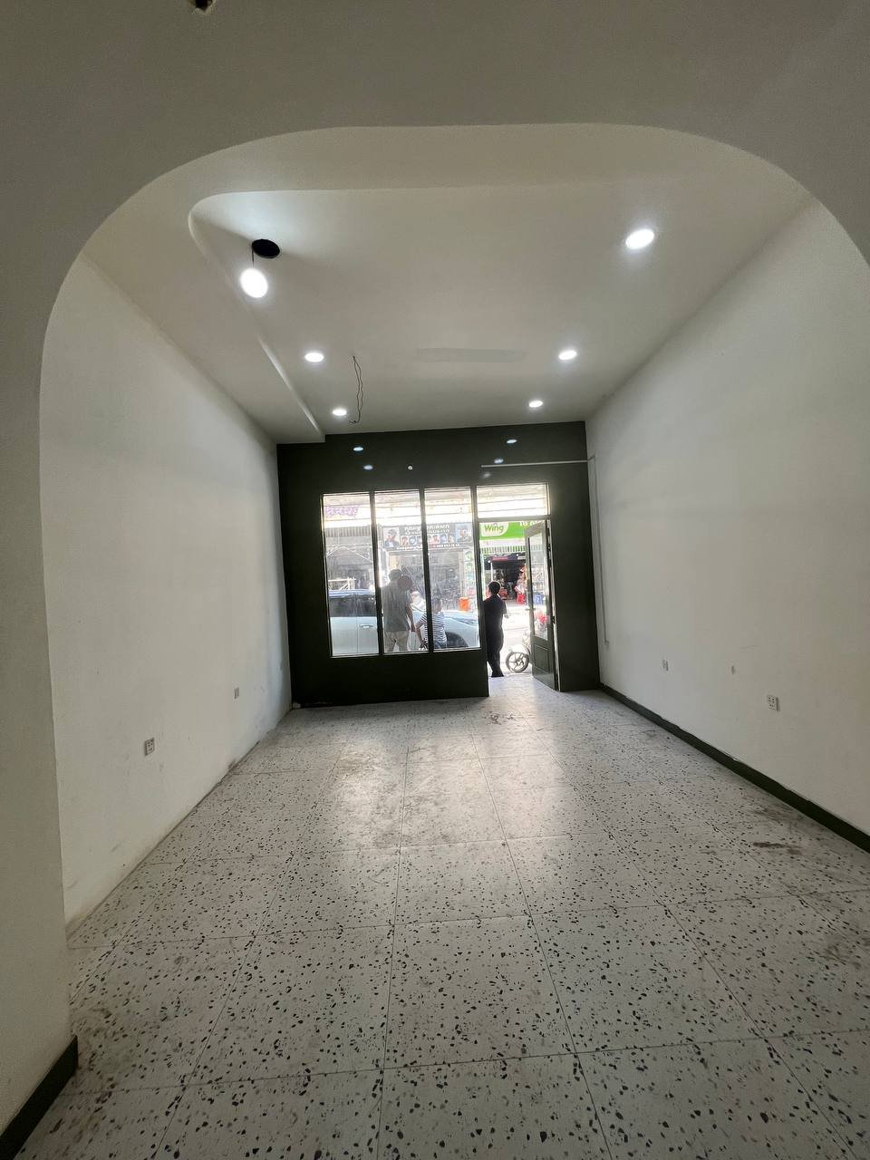 俄罗斯市场主干道店面招租 月租$900 适合各类商业经营