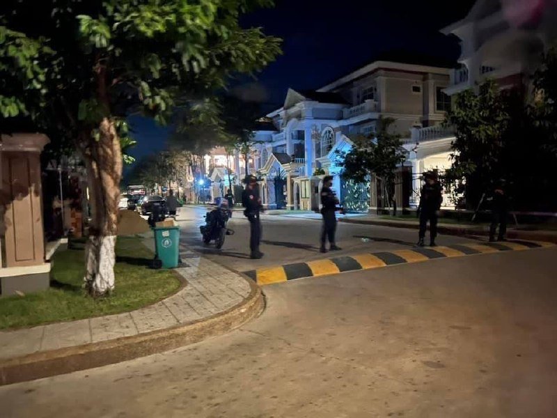 西港OB别墅区警方抓捕3名涉诈人员 疑为中方通缉名单