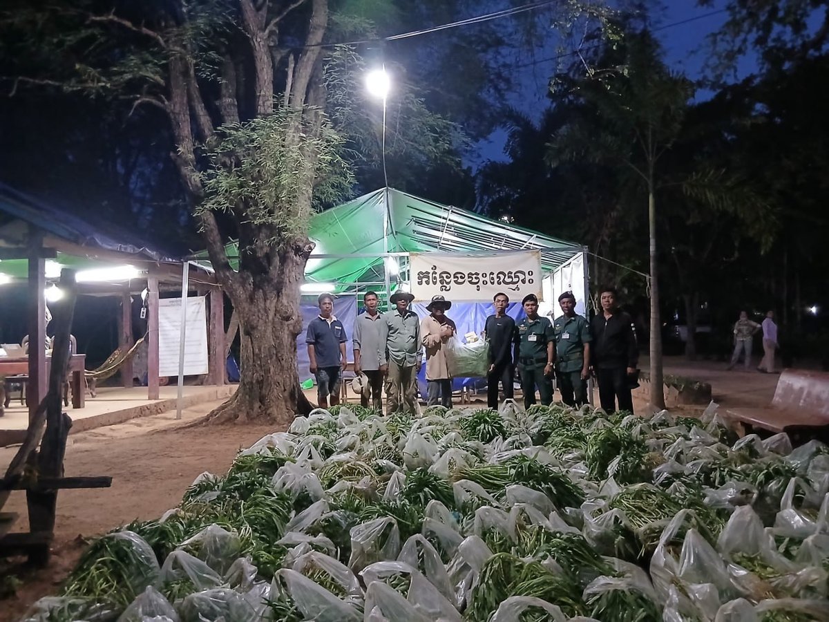 奥多棉芷省农业局向边境驻军捐赠2吨蔬菜及千枚鸭蛋