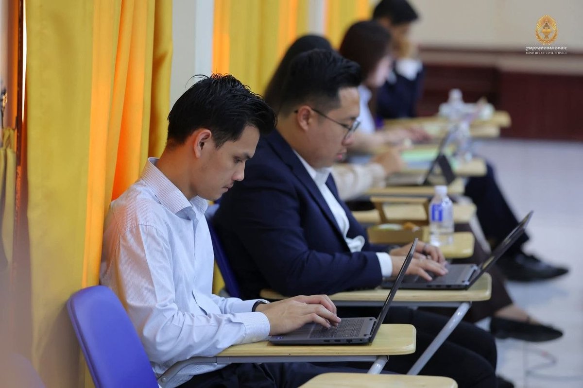洪玛尼主持公共服务评估会议 聚焦教育与医疗领域