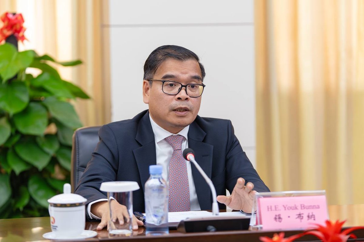 柬埔寨皇家行政学院与广西行政学院签署合作备忘录