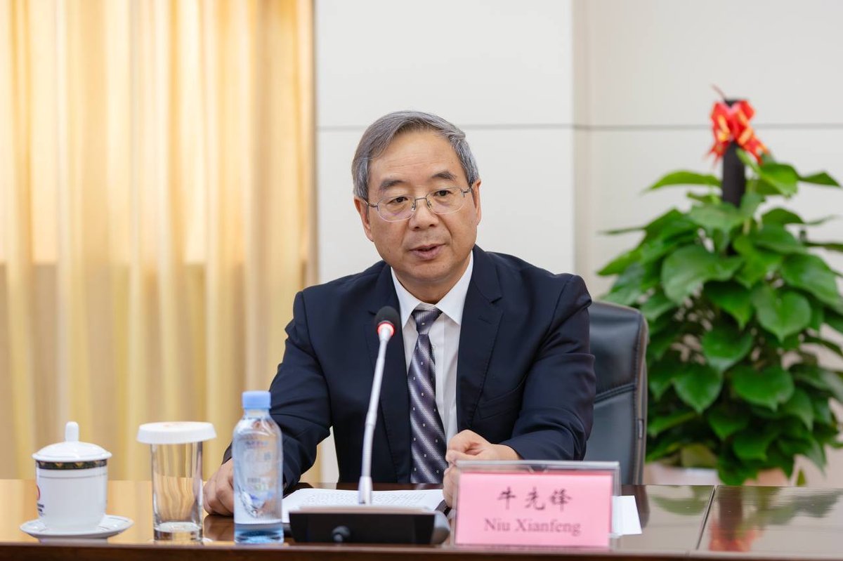 柬埔寨皇家行政学院与广西行政学院签署合作备忘录