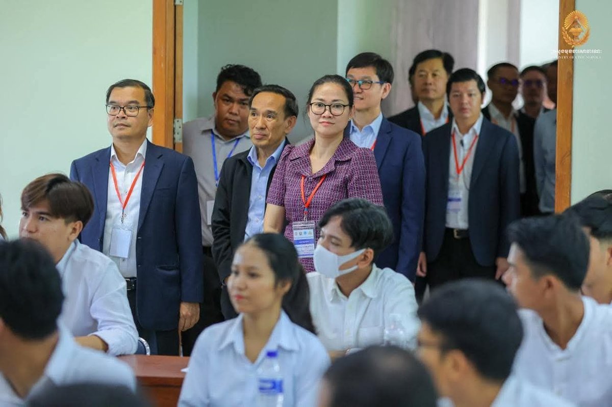 柬埔寨外交部公务员选拔考试开考 洪玛尼主持开题仪式