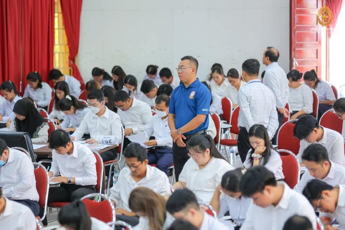 柬埔寨外交部公务员选拔考试开考 洪玛尼主持开题仪式