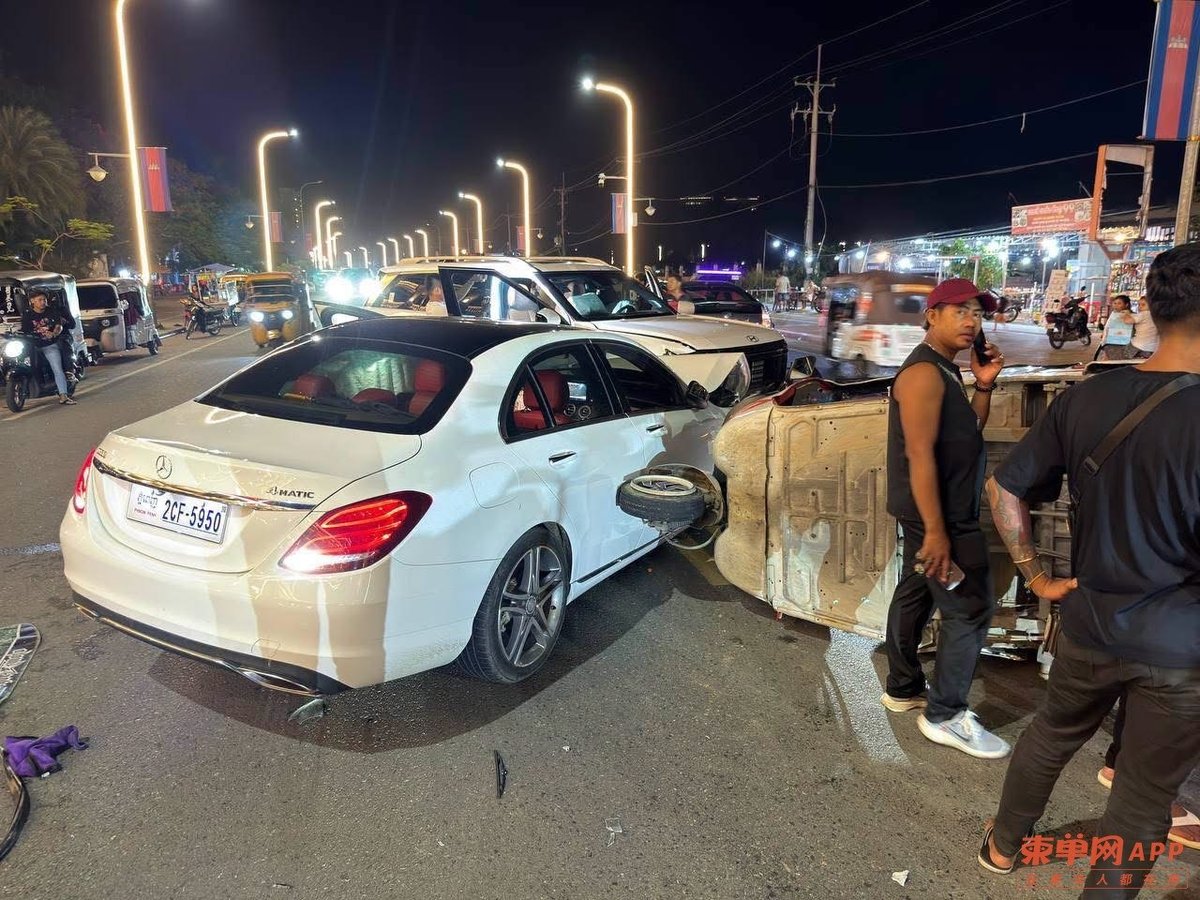 西港中国男子酒驾连环撞车 致3人受伤现场曝光
