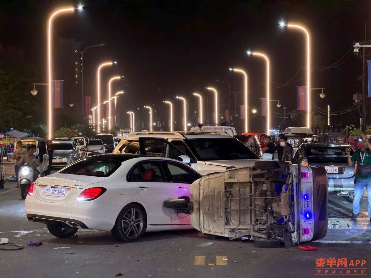 西港中国男子酒驾连环撞车 致3人受伤现场曝光