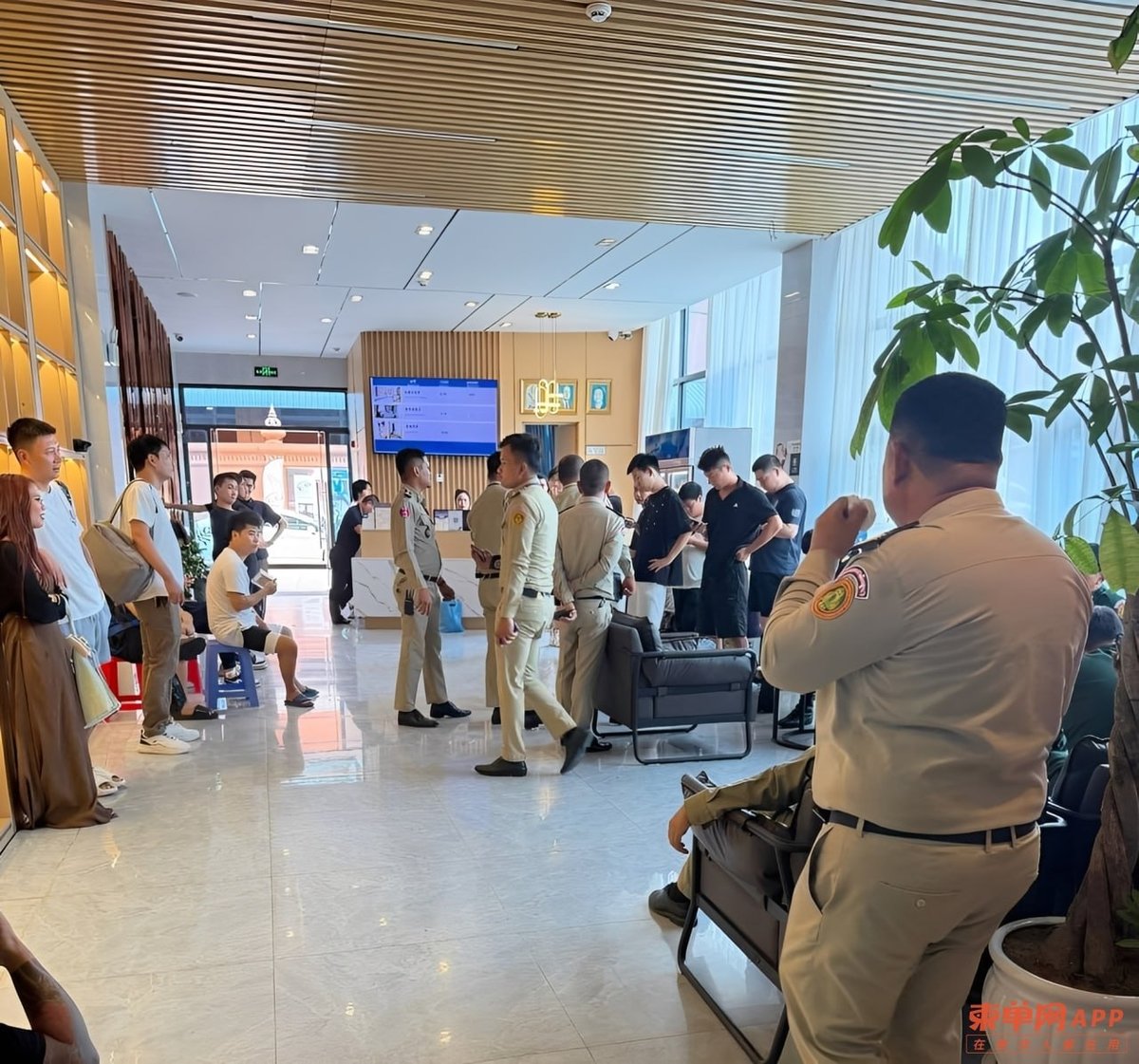 金边多家中资酒店被查 18名涉诈及违规人员落网