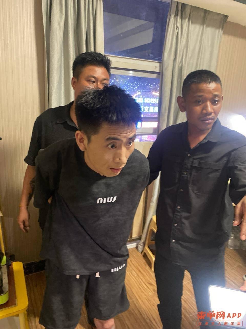 冒充警察绑架中国人案告破 8名嫌犯在金边西港落网