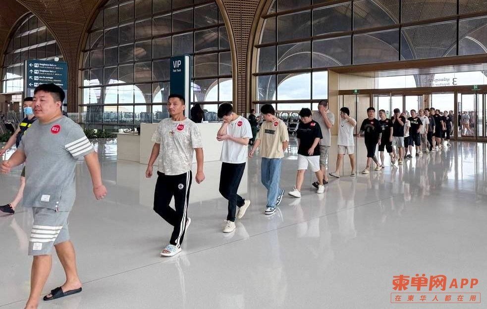 柬埔寨移民总局遣返165名涉诈人员 经德崇国际机场离境