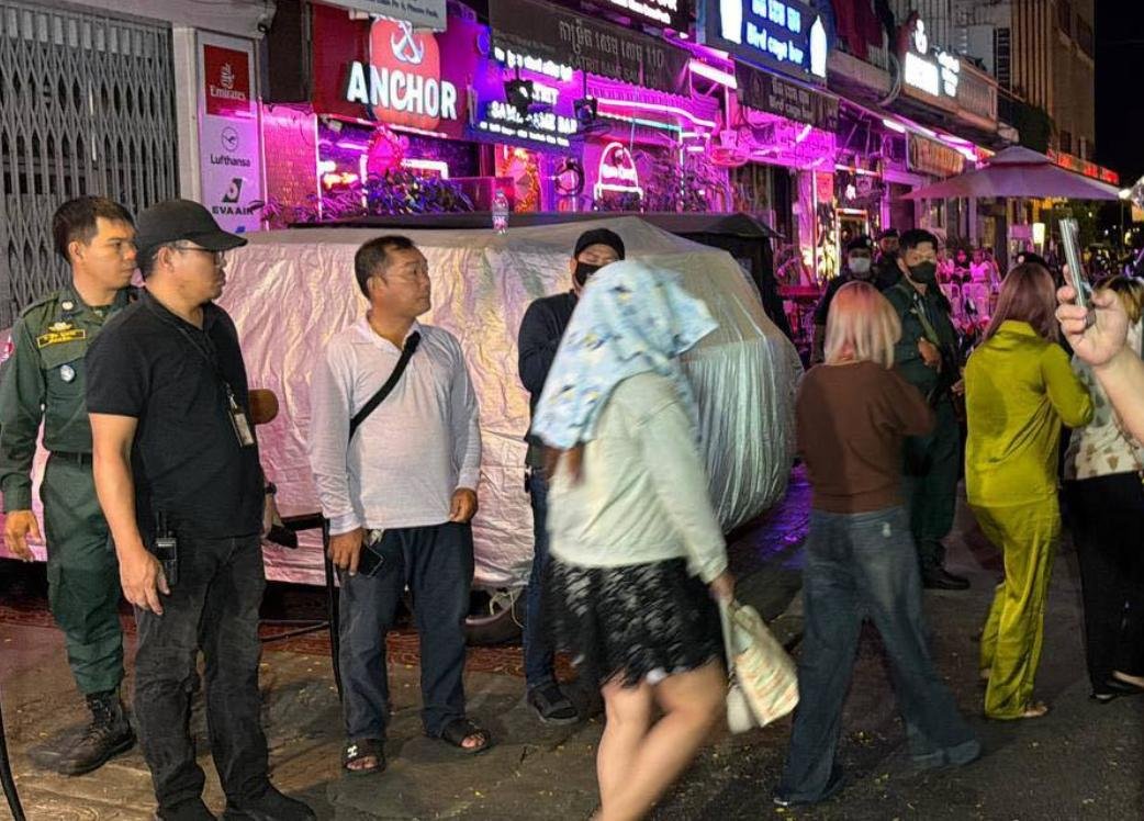 金边隆边区酒吧突查 警方解救35名人口贩运受害者