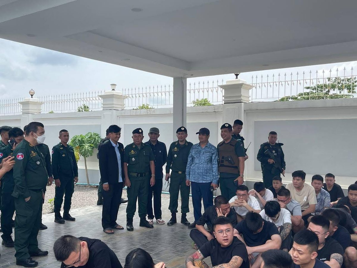 波贝市郊区别墅突遭警方突袭 数百人被捕并查获武器