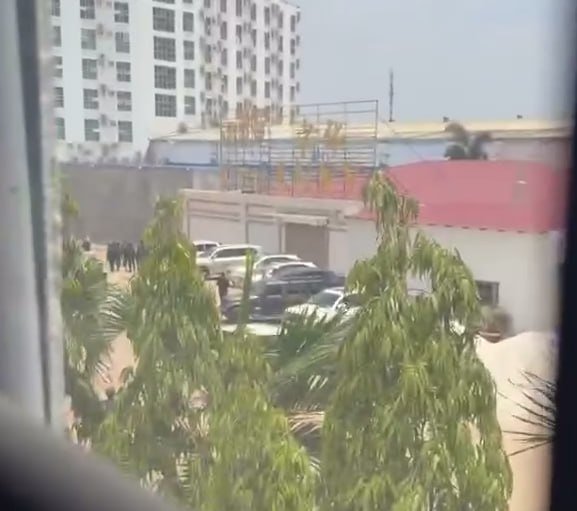 木牌安保力量大幅增强 无证件者请减少外出