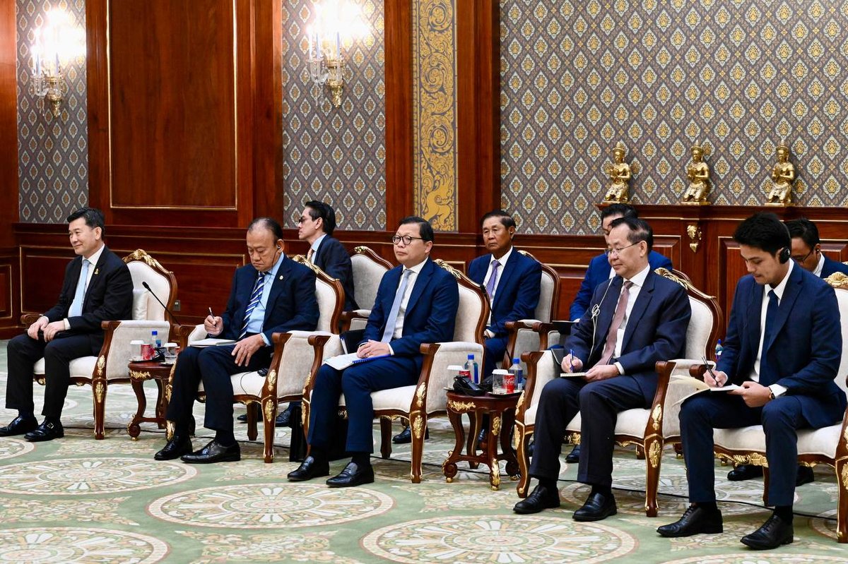 洪森会见土耳其新任大使梅祖特·奥兹坎 递交国书