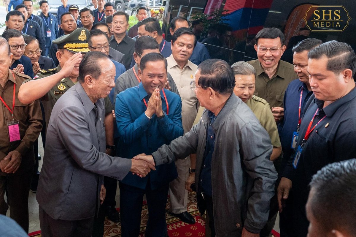 洪森提醒公务员提升服务意识 强调为民服务职责