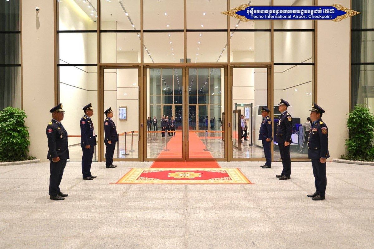 洪玛奈总理结束菲律宾东盟峰会行程 昨晚抵达金边国际机场