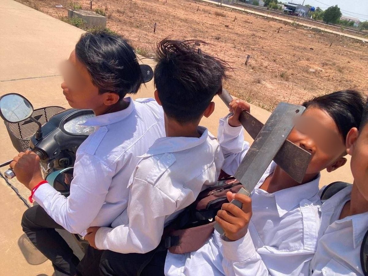 巴域出现青少年持刀骑行滋事 警方应介入调查