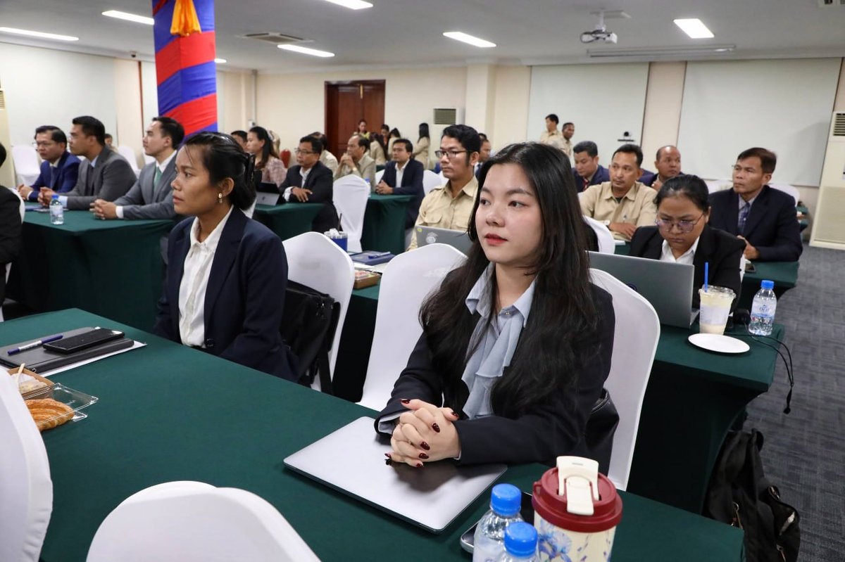 柬埔寨与老挝议会外交培训结业 强化两国行政合作