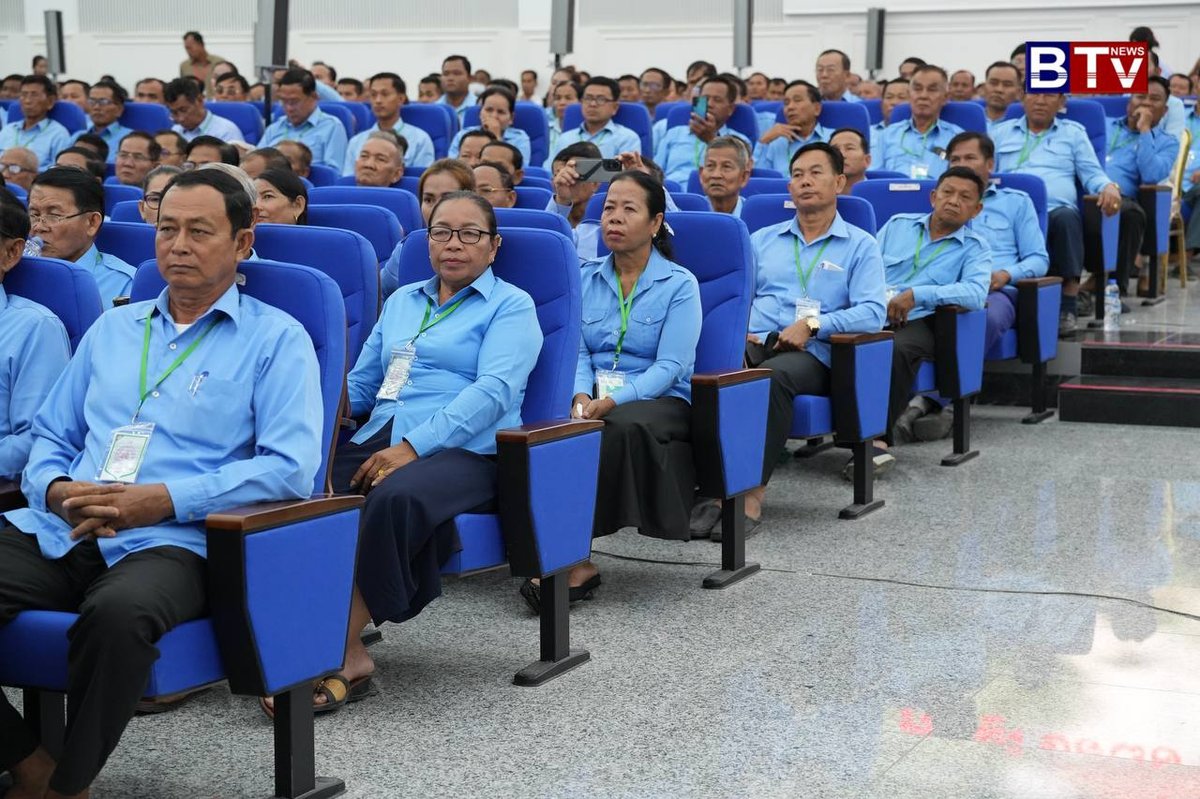 洪森要求官员提升数字素养 现场演示AI查询地理信息