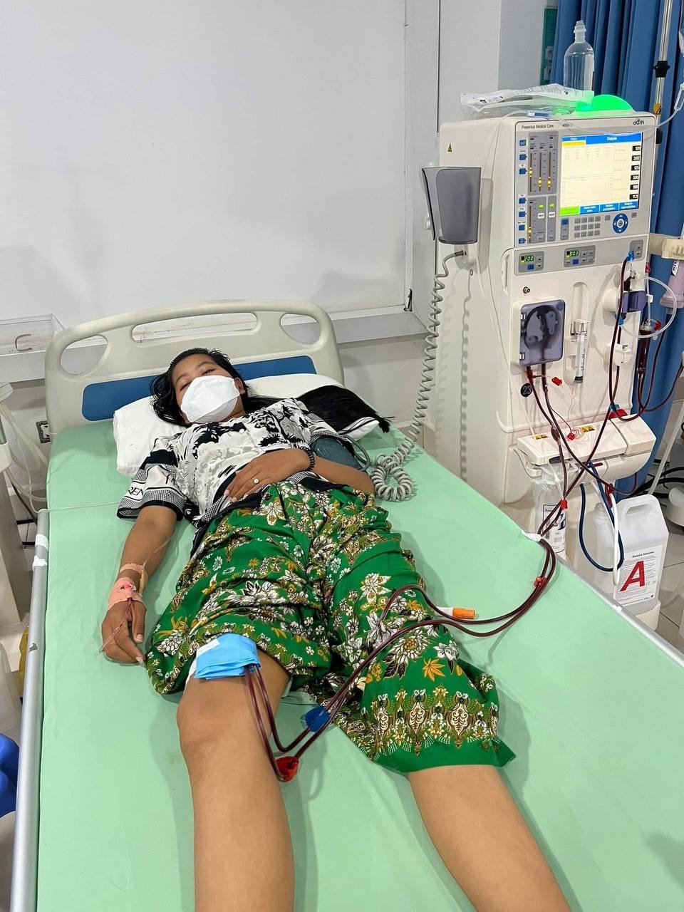 洪森宣布全额资助患病教师 承担终末期肾病治疗费
