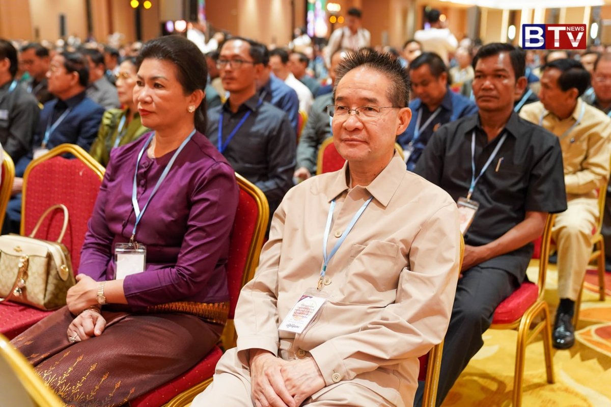 洪森出席金边行政会议 召集各级政府部门负责人座谈