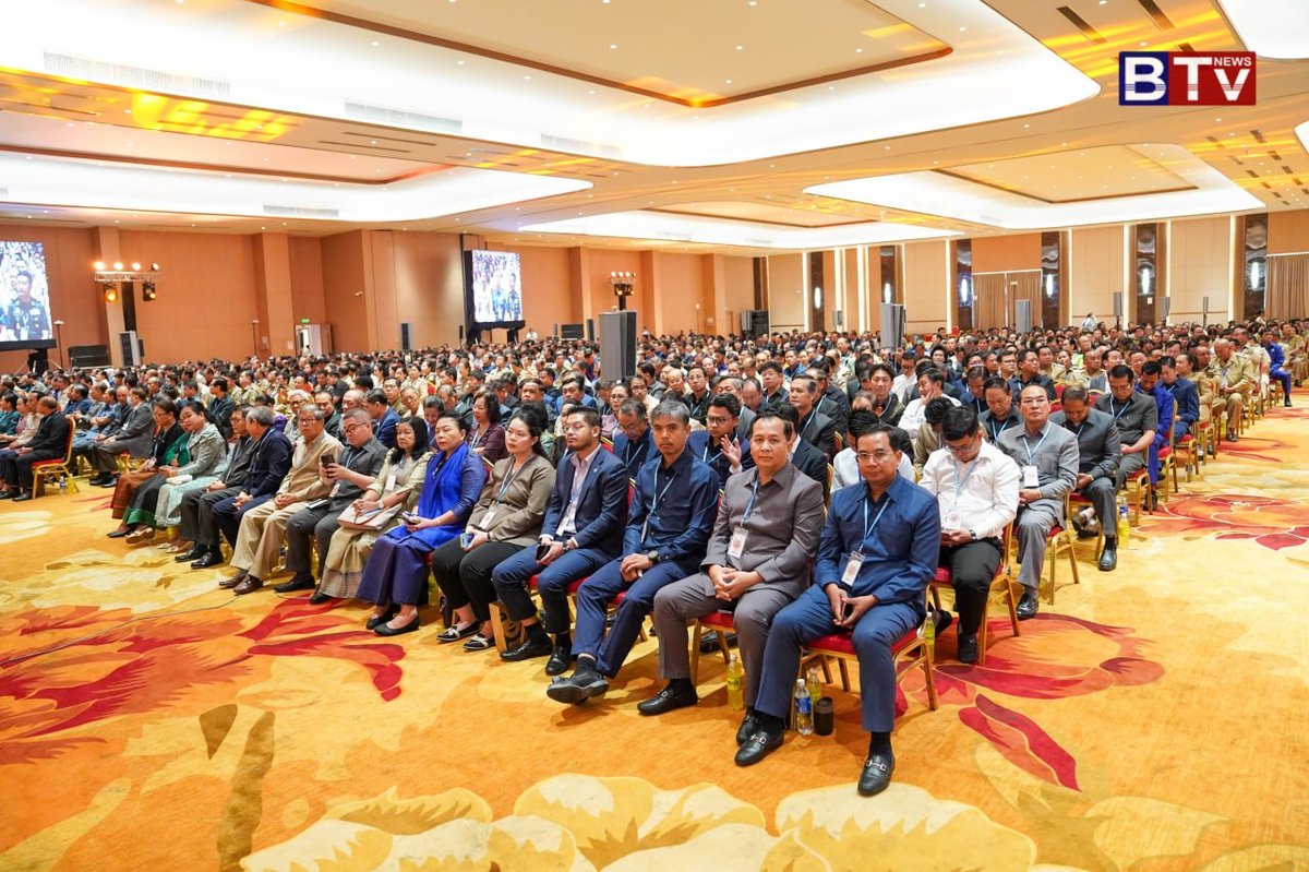 洪森出席金边行政会议 召集各级政府部门负责人座谈