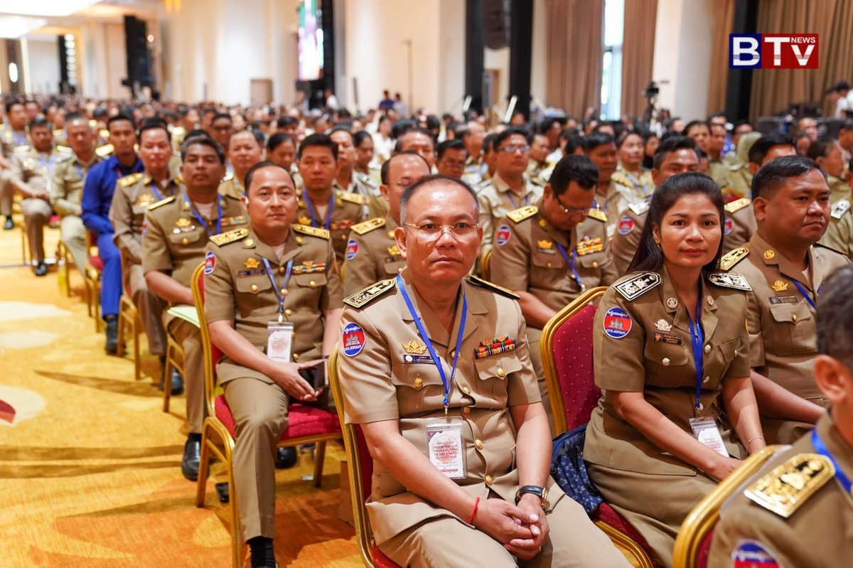洪森出席金边行政会议 召集各级政府部门负责人座谈