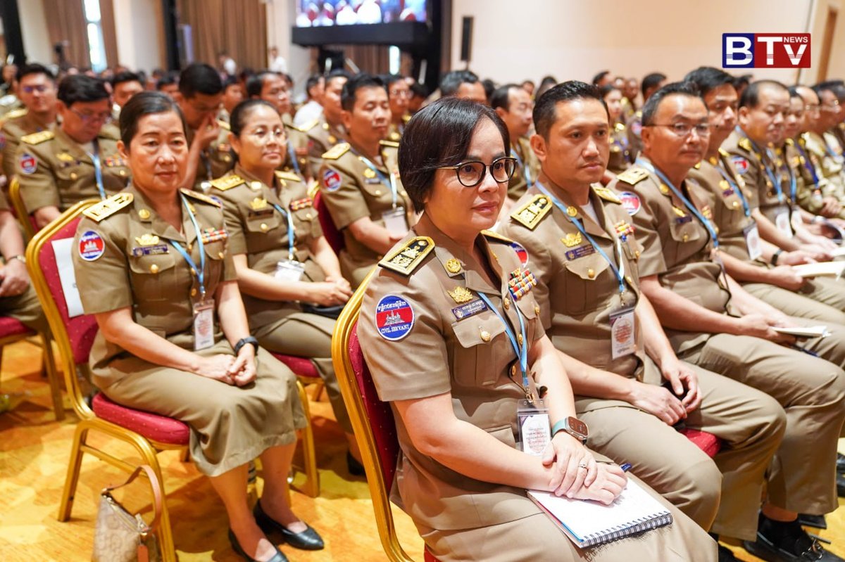 洪森出席金边行政会议 召集各级政府部门负责人座谈