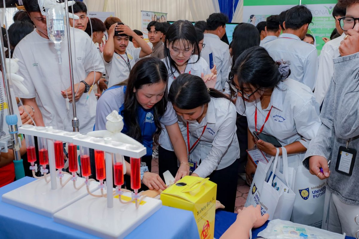 普提萨斯特拉大学举办第8届发现与STEM节,由董事会主席Sok Puthyvut
